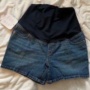 New maternity shorts with crossover panel sizes 2, 4 and 8.